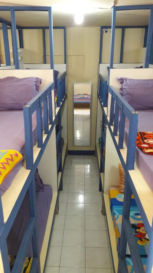 Centro Hostel Лабуан-Бахо Экстерьер фото
