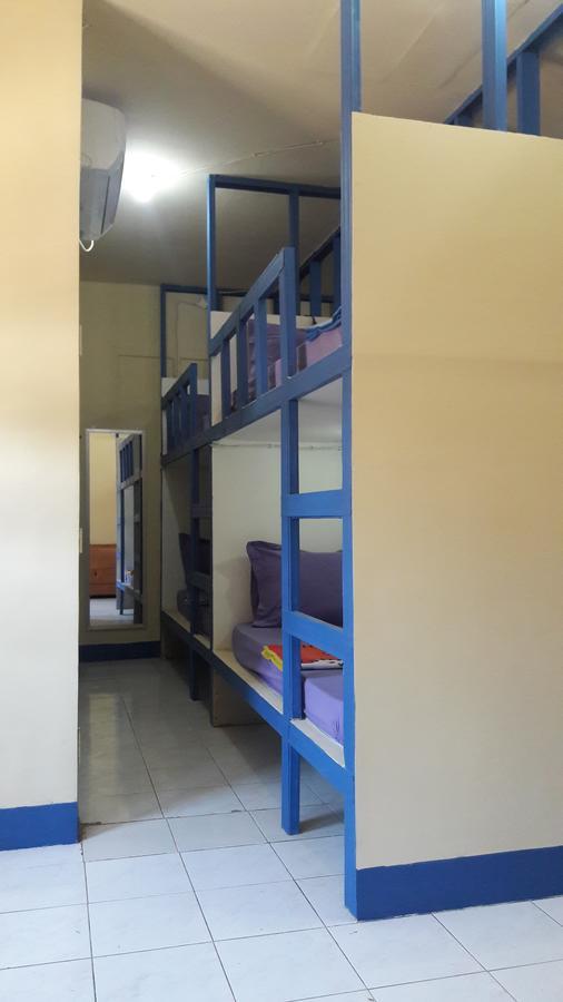 Centro Hostel Лабуан-Бахо Экстерьер фото
