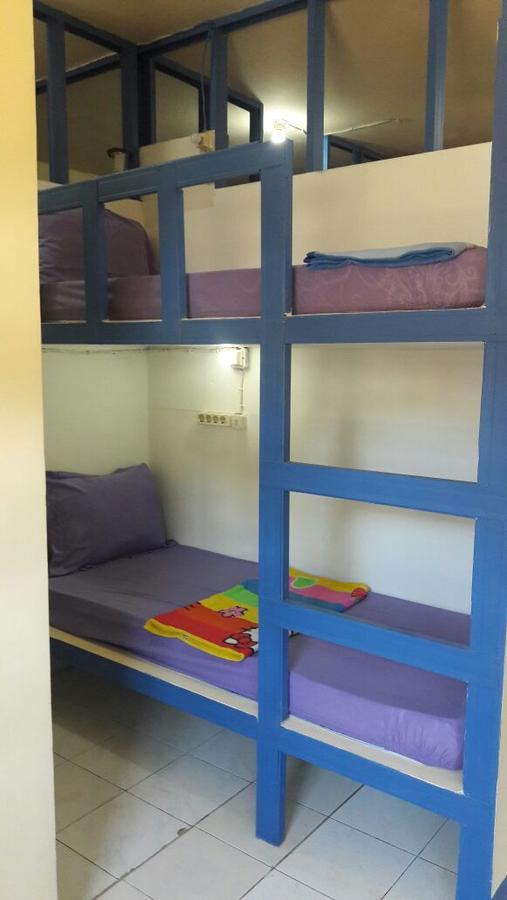 Centro Hostel Лабуан-Бахо Экстерьер фото
