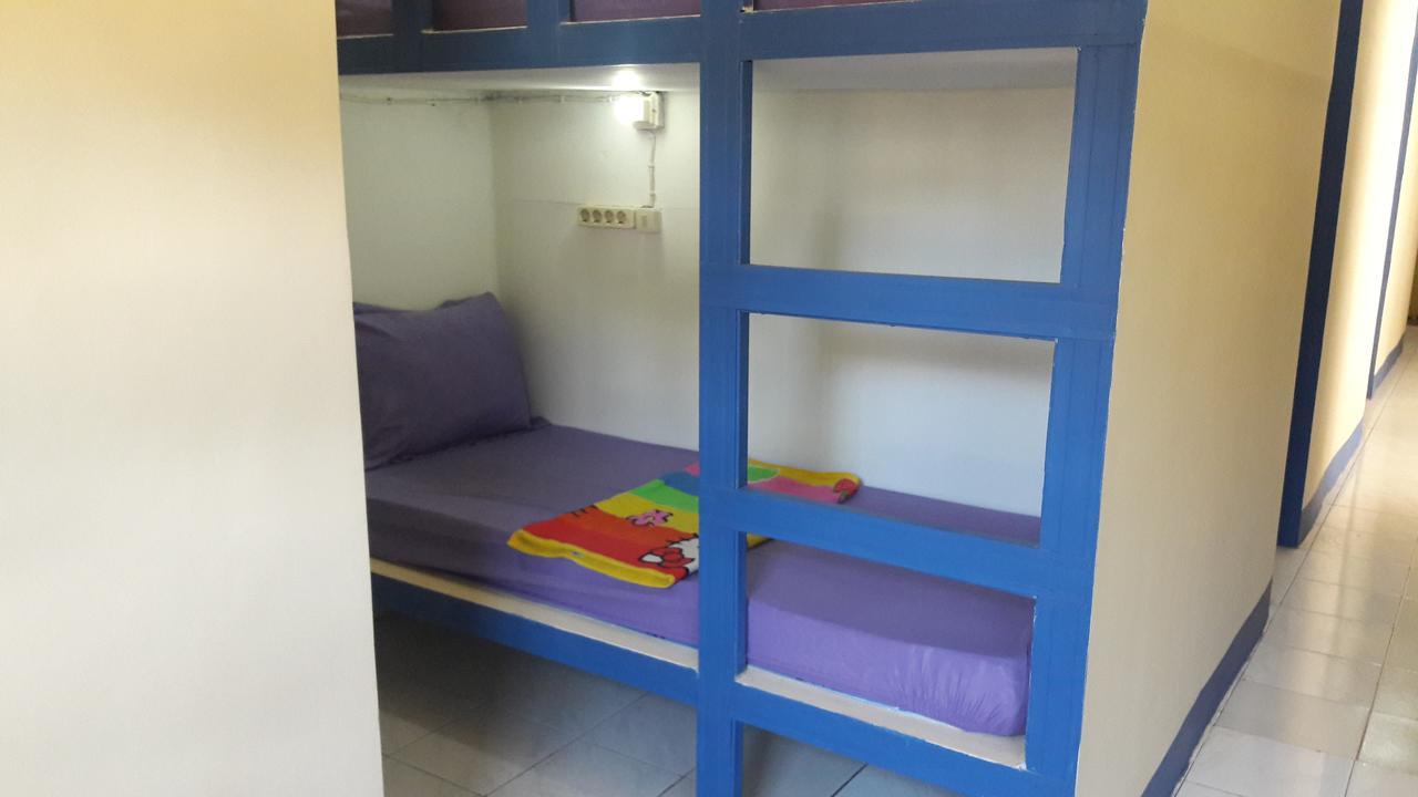 Centro Hostel Лабуан-Бахо Экстерьер фото