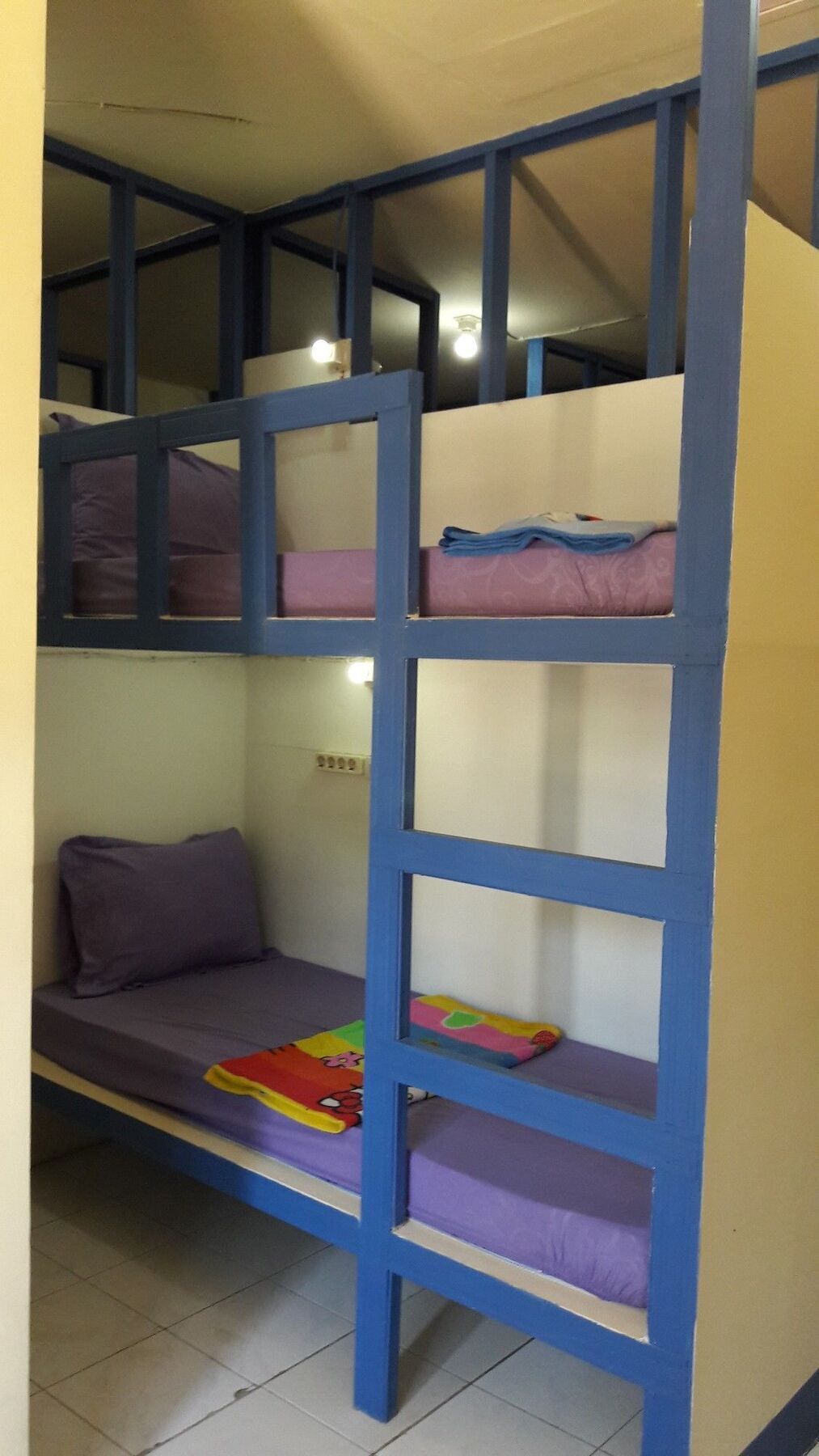 Centro Hostel Лабуан-Бахо Экстерьер фото