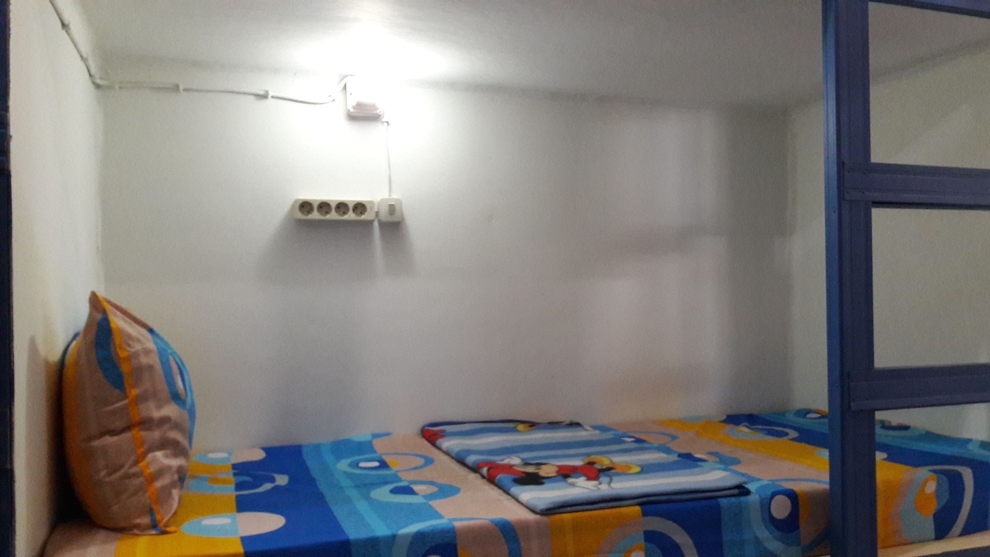 Centro Hostel Лабуан-Бахо Экстерьер фото